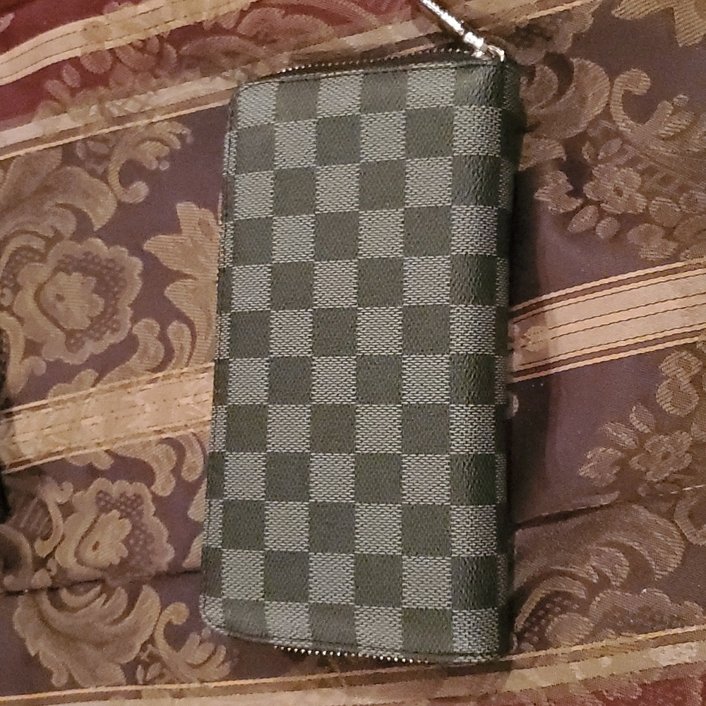 Bloomingdale's HP black grey large wallet gorgeous love mine ♥️ same size …